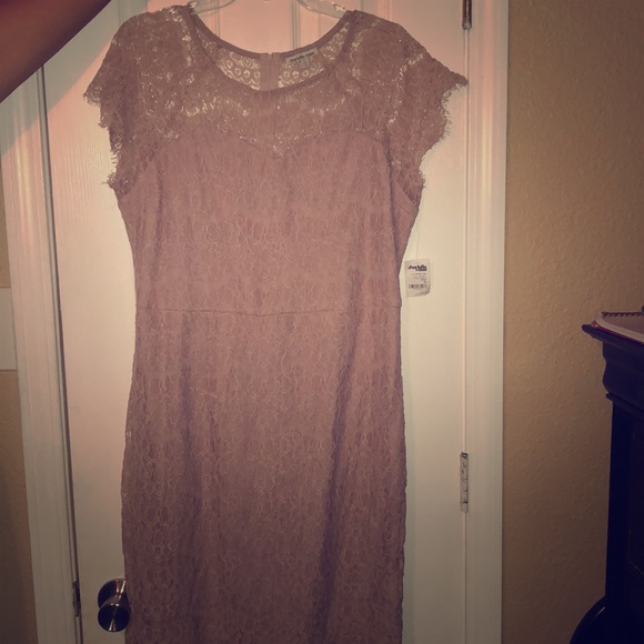 Charlotte Russe Dresses & Skirts - Creamed colored lace dress